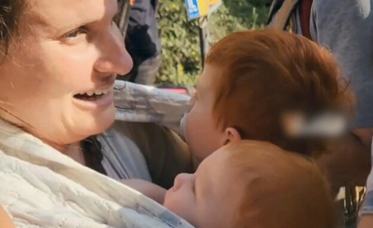 mikaaaa955's tweet photo. ראיתי כל כך הרבה תיעודים קשים מה7 באוקטובר, כאלה שהופכים את הבטן ומעלים  את הדופק. אבל המבט של כפיר לשירי ברגעי החטיפה, המבט התמים של התינוק המתוק הזה, לעיניים המפוחדות של אמא שירי, זה לא עוזב אותי. https://t.co/trmek8S3B6