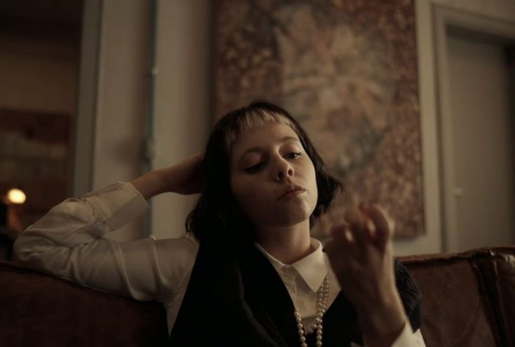 bruxaemcrise's tweet photo. #florina au - A regra de sangue 🩸

na qual flora faz de tudo para chamar a atenção da família de vampiros, inclusive ser transformada contra as regras e fugir para uma cidade no interior da bahia.

ou na qual celina recebe uma missão simples: encontrar e matar, sem explicações. https://t.co/CtinIVOFjO