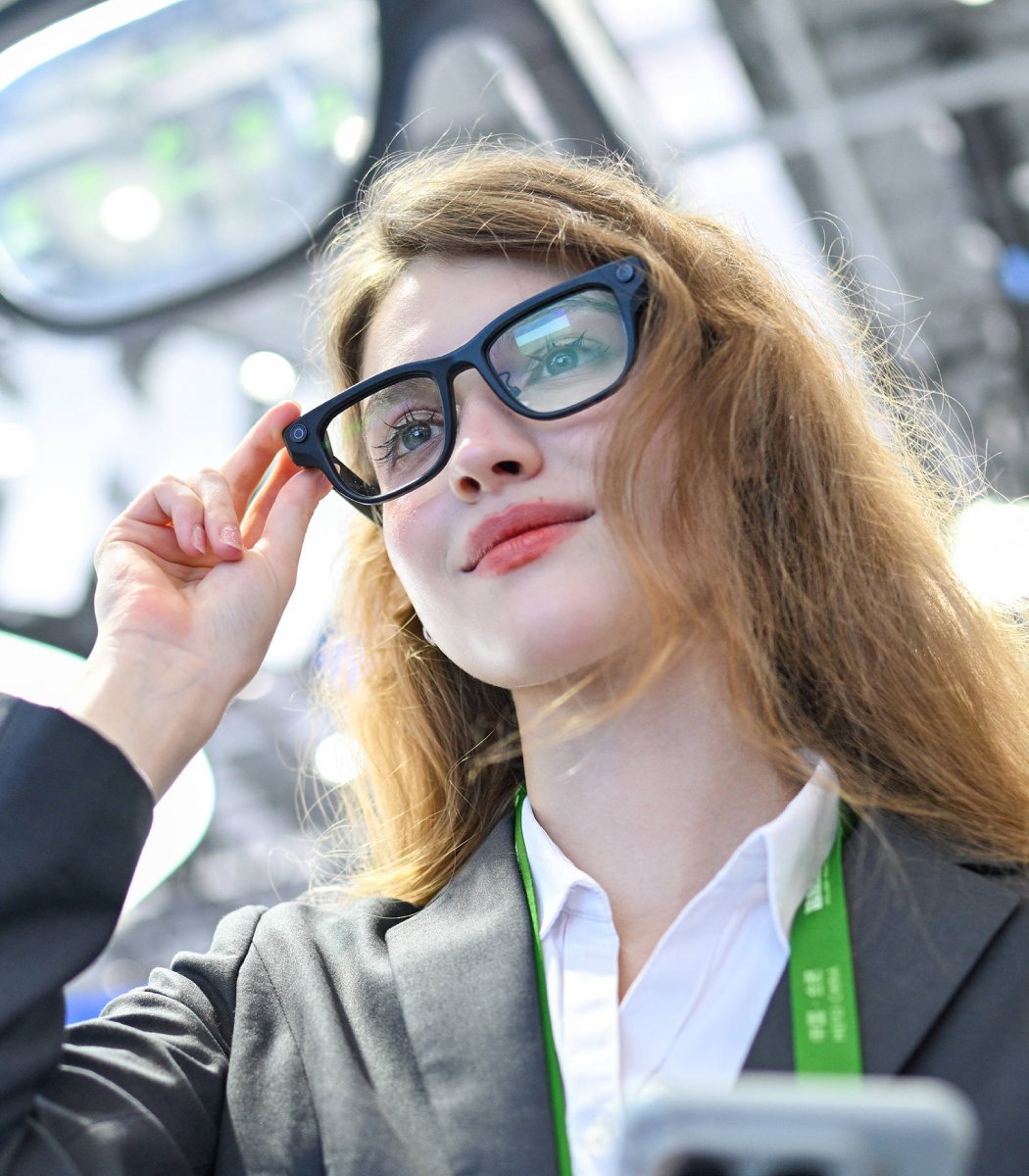pubity's tweet photo. Norway is proposing a temporary ban on smart glasses in public gathering places over privacy concerns.

This law would stop people from being recorded without consent at parks, beaches, shopping ⁠centers, schools, gyms and even doctors' offices. https://t.co/PYOhIXLVBX