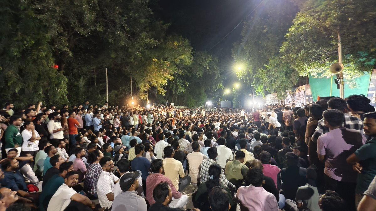 SopanKakaChavan's tweet photo. विद्यार्थ्यांच्या न्याय्य हक्कांसाठी आणि भविष्यासाठी रस्त्यावर उतरून संघर्ष करणाऱ्या राष्ट्रवादी काँग्रेस शरदचंद्र पवार पक्षाचे आमदार मा. श्री. रोहितदादा पवार यांचा आम्हाला सार्थ अभिमान आहे! @RRPSpeaks @NCPspeaks https://t.co/VqfwYkcbXR