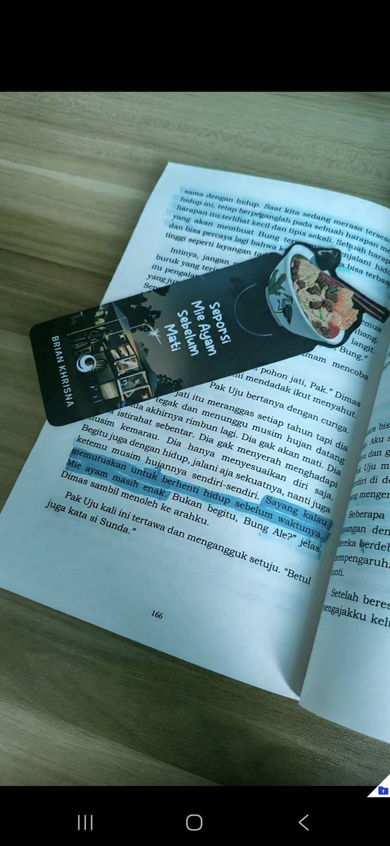 naadhiroh_'s tweet photo. Masih banyak hal hal sederhana yang akan membuat hidup ini berwarna, sesederhana jangan mati dulu mie ayam masih enak 🍜

Kutipan dari novel seporsi mie ayam sebelum mati | @briankhrisna 

Link : https://t.co/lL7jzC8Qe1

#literasi #bacabuku #growthmindset #novel #reviewbuku https://t.co/I0DrZJQtAy
