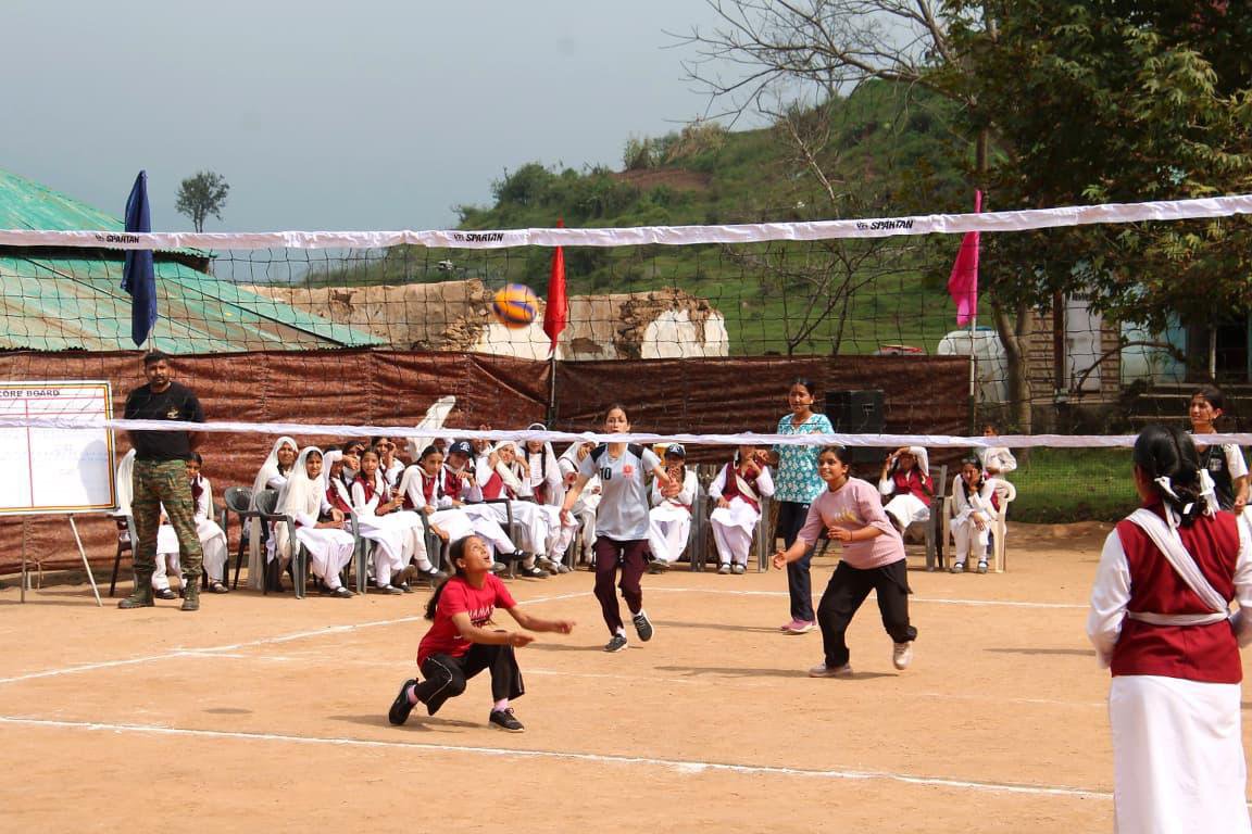 RisingStarCorps's tweet photo. #IndianArmy
#NationFirst
#WomenEmpowerment

🏐 Spike. Soar. Succeed.

Breaking barriers at Machhedi! Bayonet Brigade of #RisingStarCorps conducted the first-ever Girls’ Volleyball Tournament, bringing together 50+ young girls in a powerful display of talent, teamwork and determination.

Empowering girls. Building confidence. 

@adgpi @WesternComd_IA