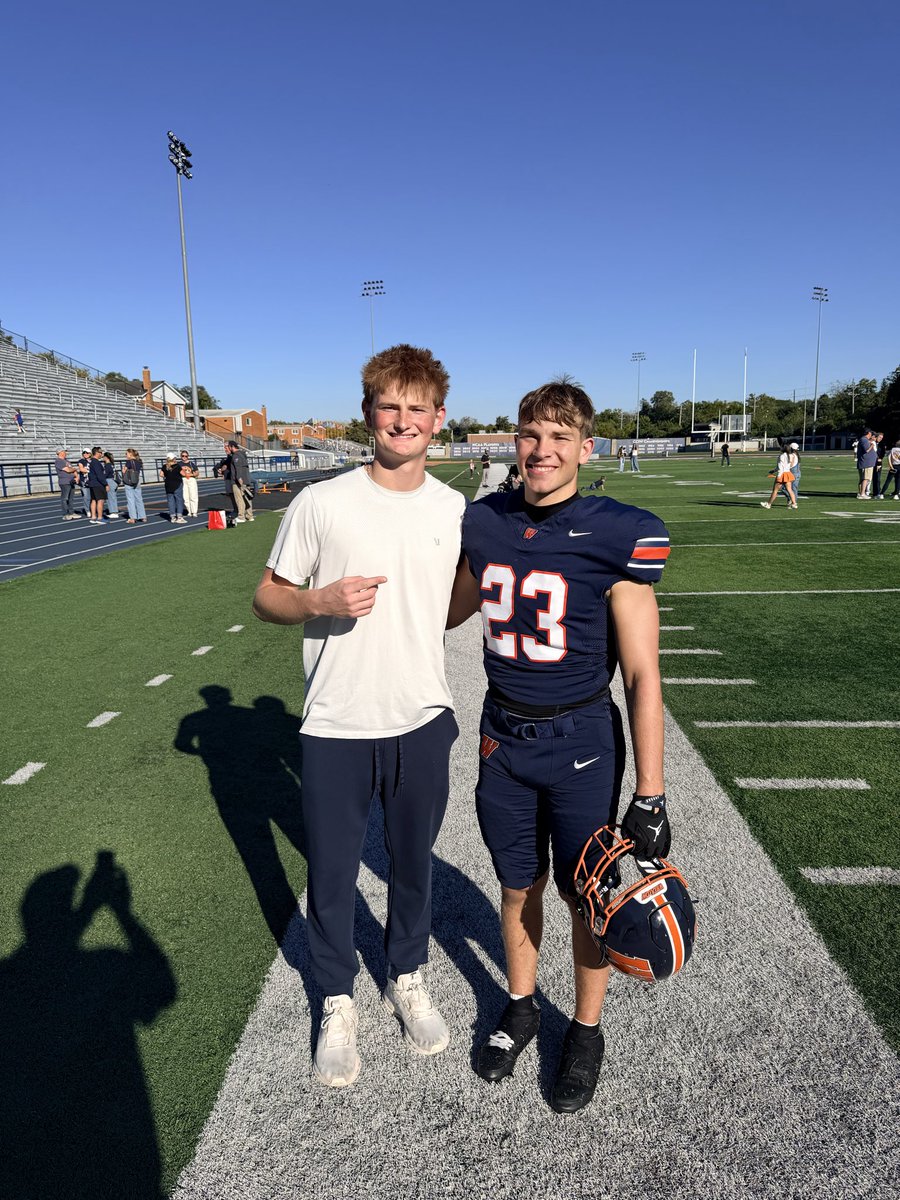 CBow2027's tweet photo. I had a great time visiting Wheaton this weekend. Thank you @Coach_JScott and @_CoachSwider for having me out! It was great to catch up with some former teammates aswell! @WheatonFB 

@JeffSherman26 @elvisgallegos31 @GFCSFB @brian_g_blair @CoachKeith11 @Coach_Fuller @TXPSMedia @its_tgriffin
