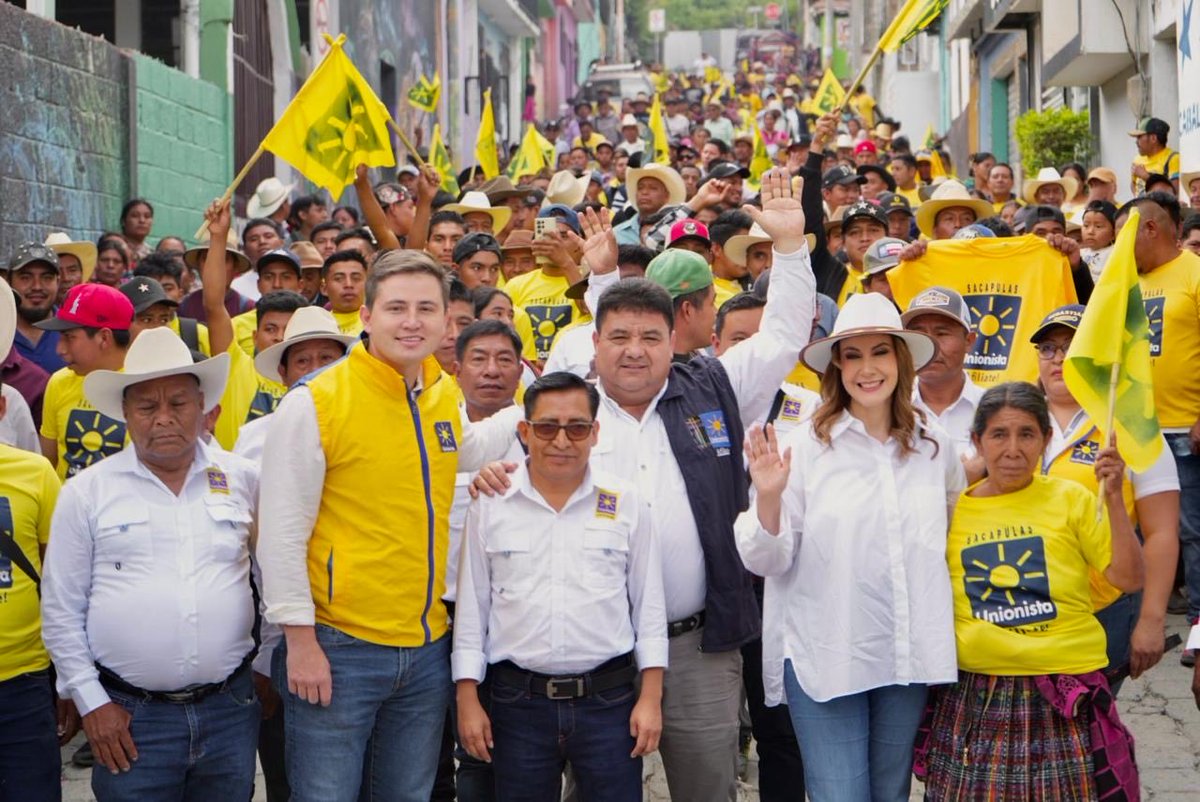 AztecaNoticiaGT's tweet photo. De cara al proceso electoral de 2027, el @P_unionista continúa con actividades de afiliación y fortalecimiento de su estructura en el interior del país. Su secretario general, @SebastianSiero, y la secretaria de fortalecimiento @ZuryxGuate participaron en una jornada partidaria en Sacapulas, Quiché.

Vía @Ashley_Monzon