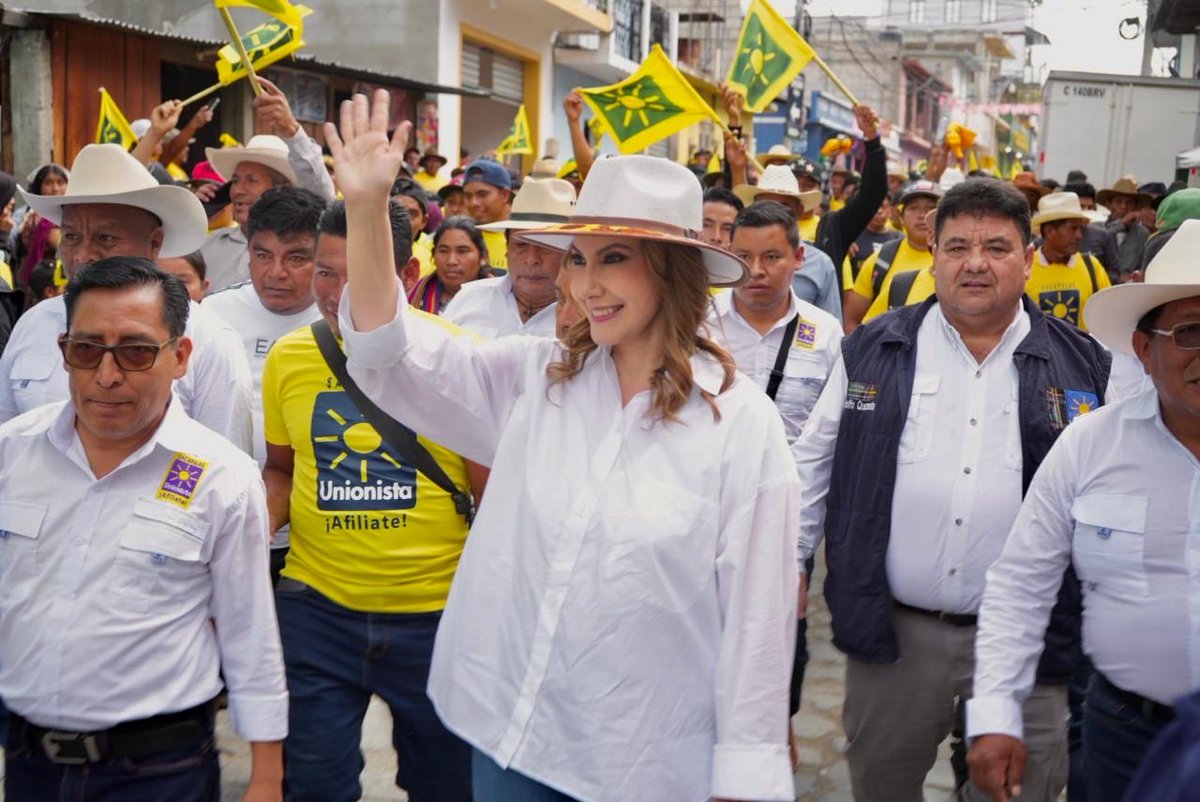 AztecaNoticiaGT's tweet photo. De cara al proceso electoral de 2027, el @P_unionista continúa con actividades de afiliación y fortalecimiento de su estructura en el interior del país. Su secretario general, @SebastianSiero, y la secretaria de fortalecimiento @ZuryxGuate participaron en una jornada partidaria en Sacapulas, Quiché.

Vía @Ashley_Monzon