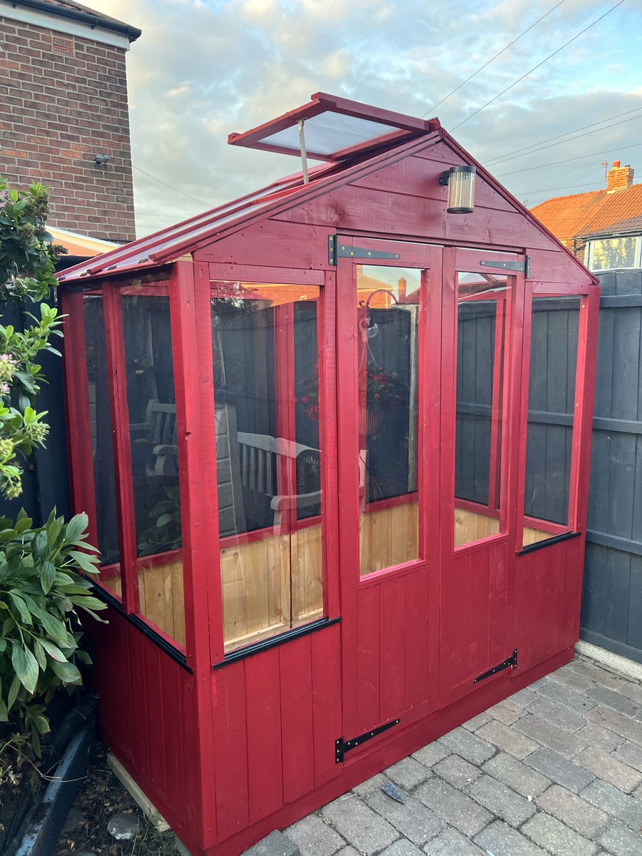BillyOhcom's tweet photo. Tomatoes or flowers? 🌱🌸

Or would you turn this Lincoln Greenhouse into your own little growing haven? What would be first on your planting list? 👀

Thanks, Joanne, for sharing your snap with us! 🌿

https://t.co/vGQGYLLtBI https://t.co/4GQnC3ksad