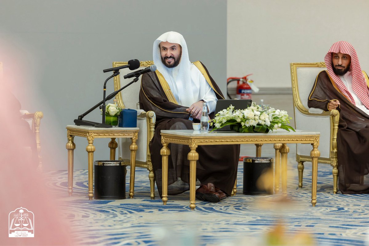 MojKsa_EN's tweet photo. Minister of Justice H.E. Dr. Walid Al-Samaani met with judges and court staff of Eastern Region courts. He stressed that the support of King Salman, together with the support and oversight of HRH the Crown Prince, has driven the progress achieved. He also emphasized the importance of the institutional framework and judicial quality and expanding the use of AI applications.
