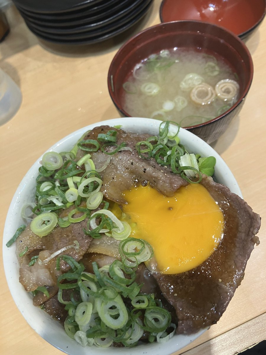 ooio2555's tweet photo. 歌詞さんのフリーライブで広島☔️雨でも傘で見えなくても路上ってなんかいいな。
終わって牡蠣🦪とこうね丼。カキが爆烈ミルキーすぎて感動✨💞 https://t.co/fGCm2SyZ5t