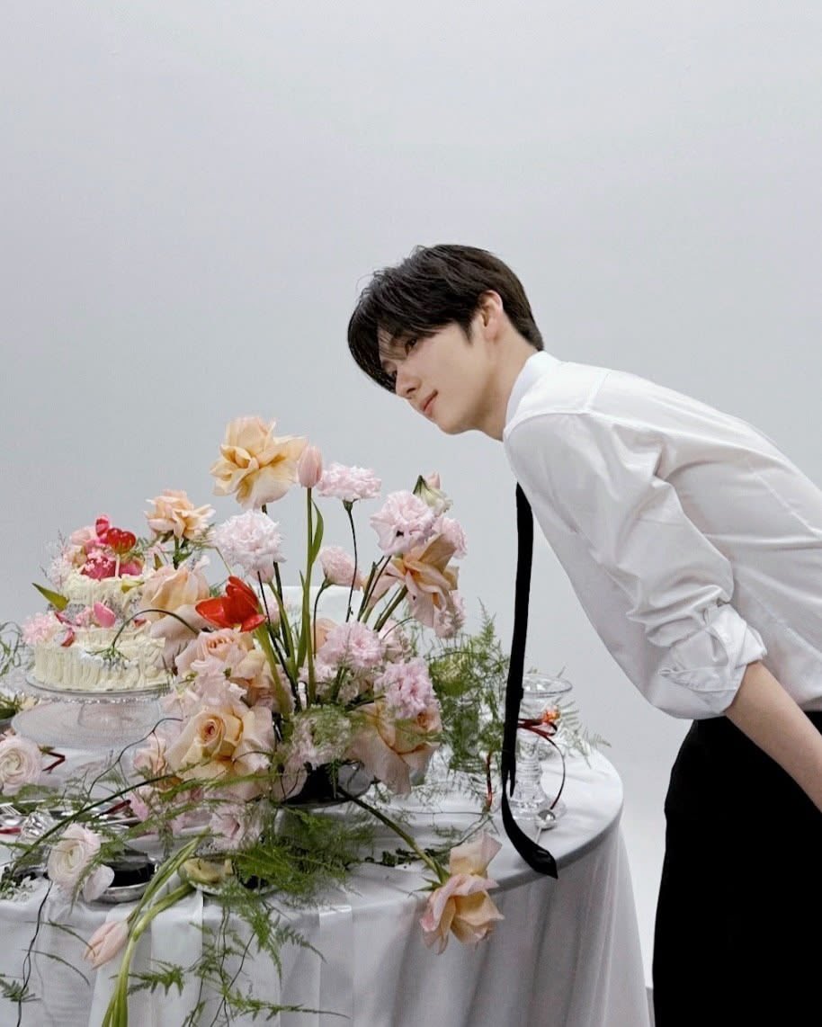 ful80x's tweet photo. 꽃 + 영재 = 환상의 조합 ᕕ( ᐛ )ᕗ https://t.co/Jgtq7NLiRg