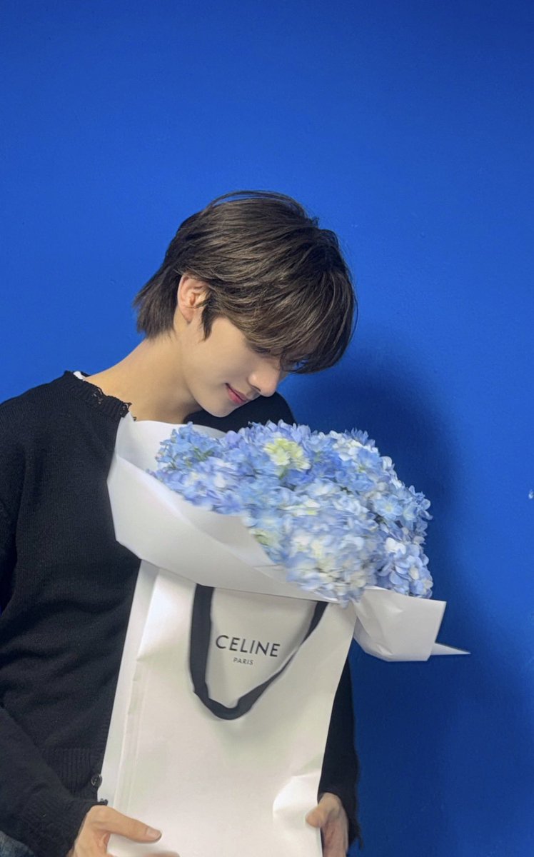 ful80x's tweet photo. 꽃 + 영재 = 환상의 조합 ᕕ( ᐛ )ᕗ https://t.co/Jgtq7NLiRg