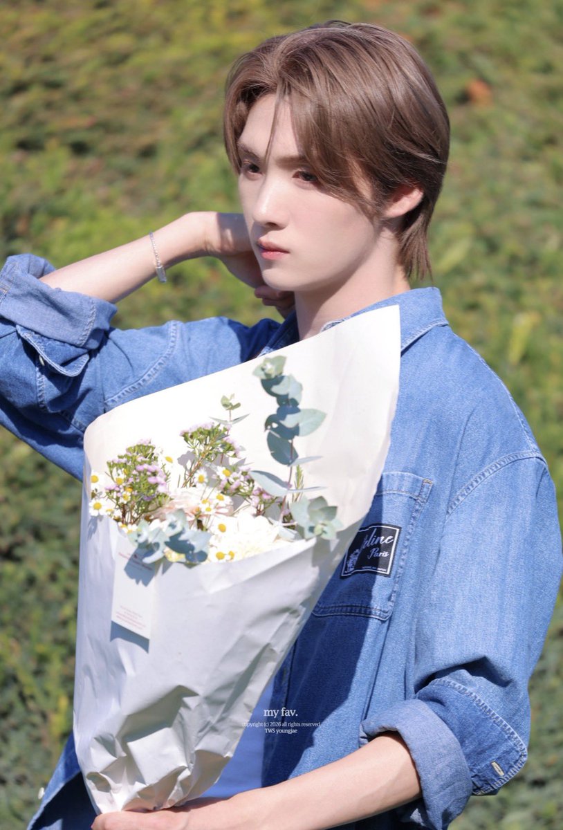ful80x's tweet photo. 꽃 + 영재 = 환상의 조합 ᕕ( ᐛ )ᕗ https://t.co/Jgtq7NLiRg