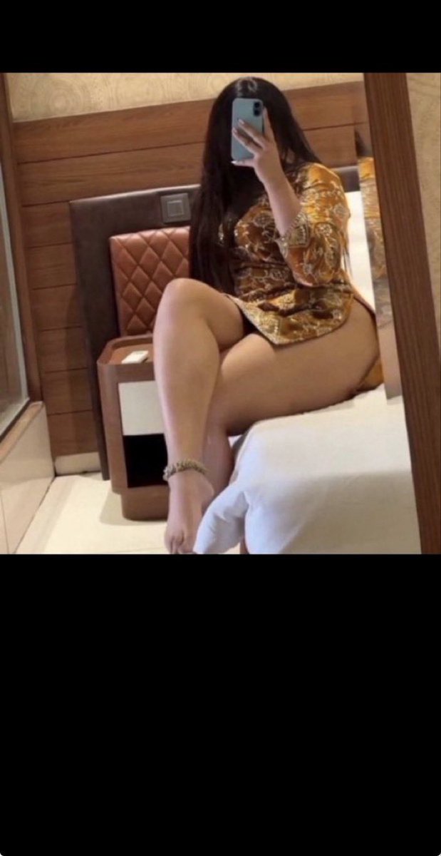 N_28LB's tweet photo. امك عندي ب الفندق بنيجها 🤤🤤 https://t.co/A4qAi7jHY1