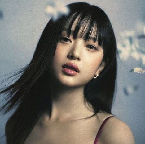 Bernice_Base's tweet photo. Long live the woman who fights!

Hanni Pham, you who crossed the ocean to fulfill your dream of becoming a singer, who overcame your fears and anxieties to pursue what you love, and who have stood firm like a courageous woman against injustice, you are the very image of a woman who fights and an example for the girls and women who will shape tomorrow. That's why celebrating another year of your life is so special, because your birth has been a gift to the world 🩷.

Our beloved Pham Pham, the girl who traveled to the ends of the earth in Argentina to see the penguins and was kindly called by people who didn't know you, but on whom you left a strong impression for being so kind; the girl who stayed up late into the night playing guitar and calming our anxieties in difficult times, and who spent all night baking with Minji on her birthday—you are an angel, proof that there is still kindness in the world. Happy Birthday, thank you for being born, thank you for being a singer, and thank you for being a positive example for bunnies around the world 🩷🦦
