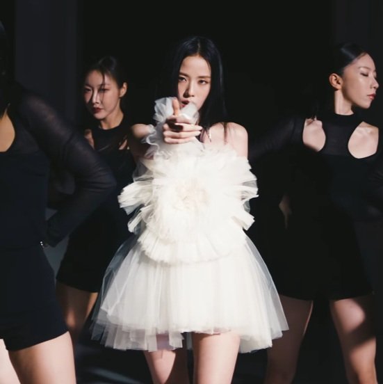 jisooschart's tweet photo. ‘FLOWER’ by #JISOO dance performance video has now surpassed 220 million views on YouTube. https://t.co/NJ6qoUCXQv