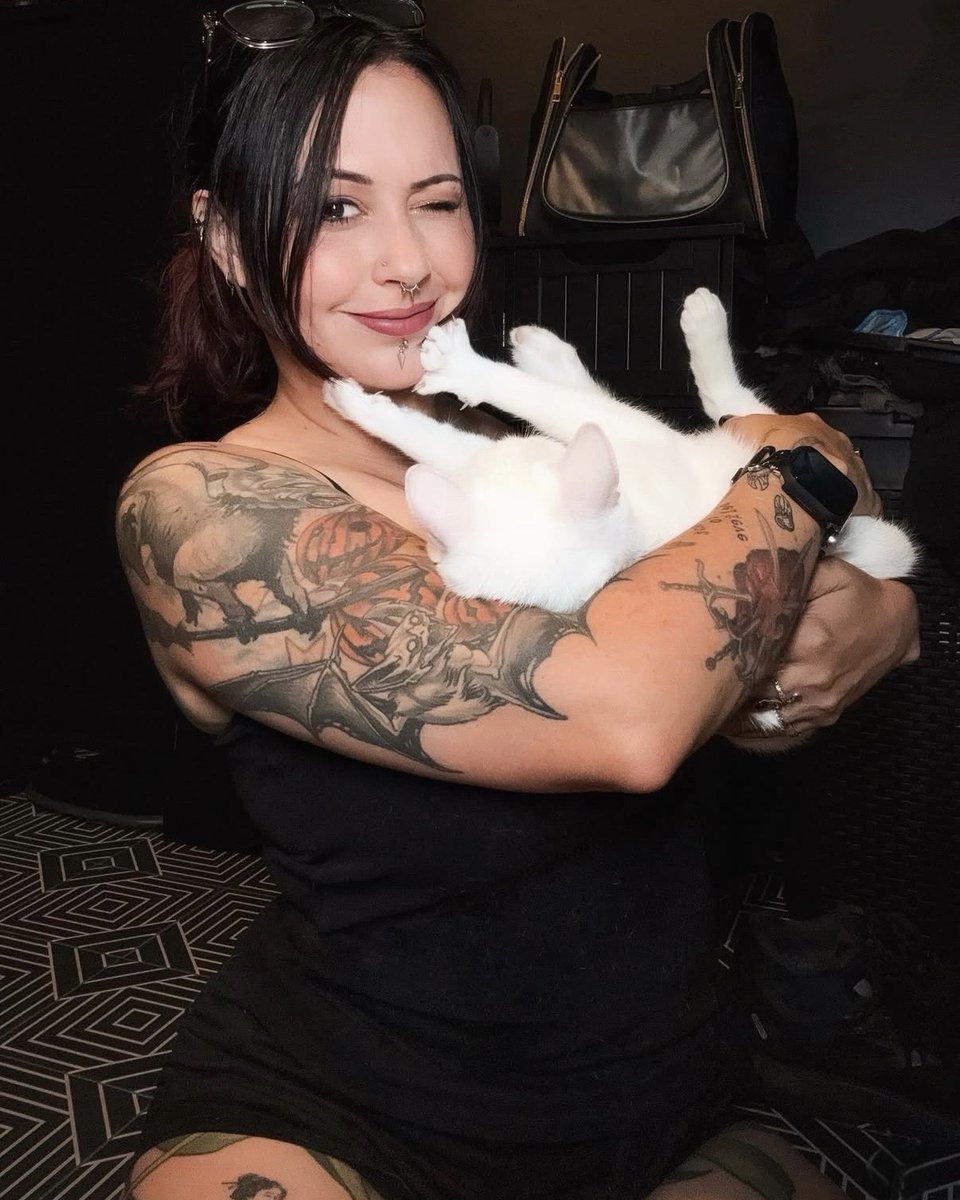 AluaModels's tweet photo. "You guys are the best. I've only been on here for a minute but I am loving it so far. I've met a few cool people and already made enough to buy a couple bags of cat food, so we're on a roll. Definitely a positive experience" - Scarlet

💌 Alua : https://t.co/YqFJUHPBM6 https://t.co/t2uTN6DDv0