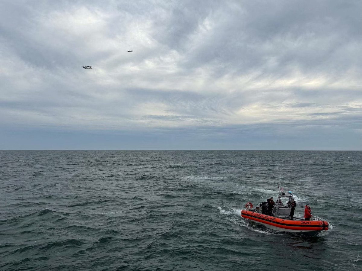 Nuestromar's tweet photo. US Coast Guard Searches For Aircraft Carrying Six Bound For Boston: By Sheila Dang Oct 3 (Reuters) – A medical transfer aircraft carrying six people was reported missing on a flight from Bermuda to Boston, the US Coast Guard said on… dlvr.​it/TVnNkQ #CoastGuard #searchandrescue https://t.co/SYB8klx89Q