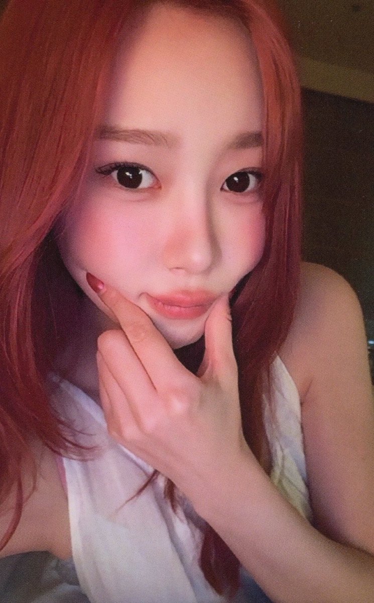 aerisellesu's tweet photo. her photocard game during dirty work era >>> https://t.co/qp1R99OJMc