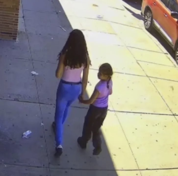 EndWokeness's tweet photo. Shavon Gayden just randomly stabbed a 7-year-old girl to death in broad daylight in Chicago

Shavon had 4 prior arrests for violence

EACH TIME, SHE GOT NO JAIL TIME https://t.co/SLCq0F7eBW