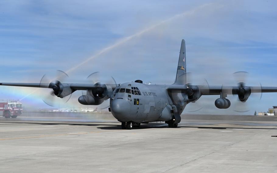 starsandstripes's tweet photo. For 10+ years, the Montana Air National Guard’s 120th Airlift Wing supported combat ops and missions from the skies flying its C-130H Hercules transport aircraft.

The unit just closed that chapter by taking two of the planes on a final tactical training flight.
https://t.co/NzNI4oI9RQ