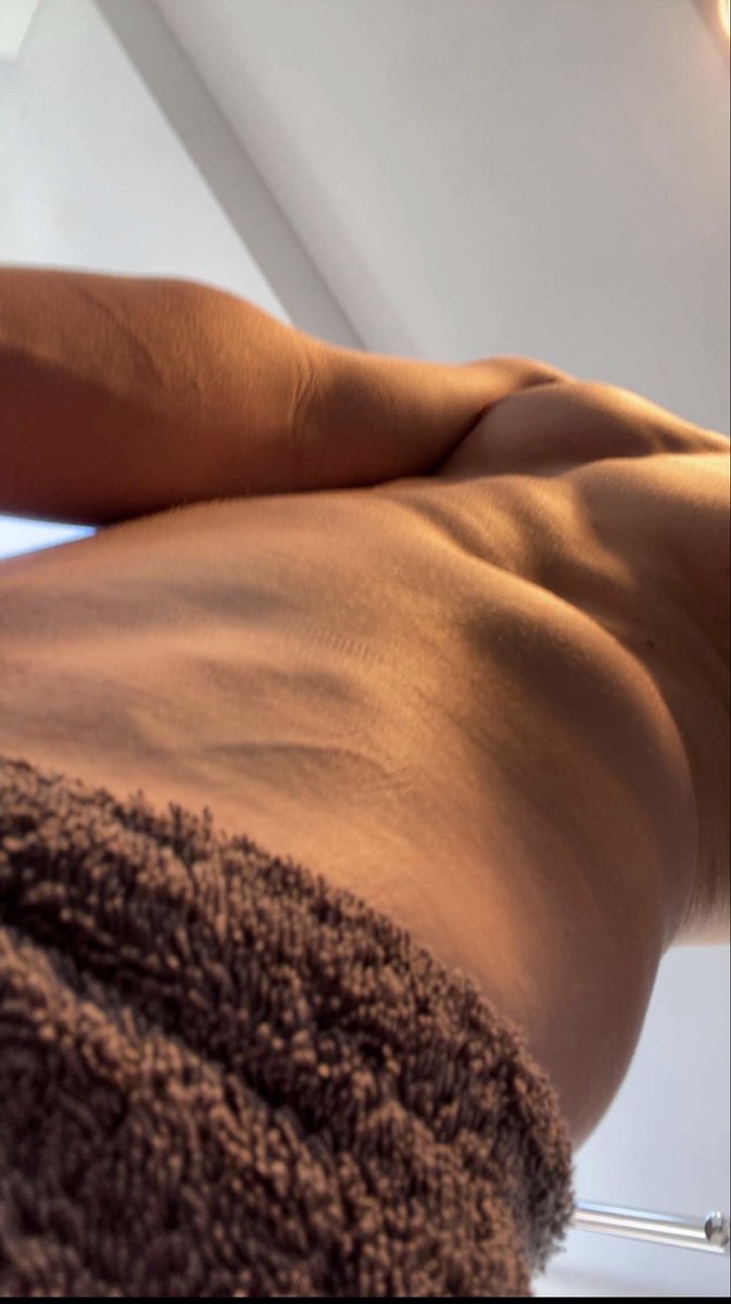 goombie_'s tweet photo. need someone to lick down my body👀 https://t.co/l8kL4PM4Uy