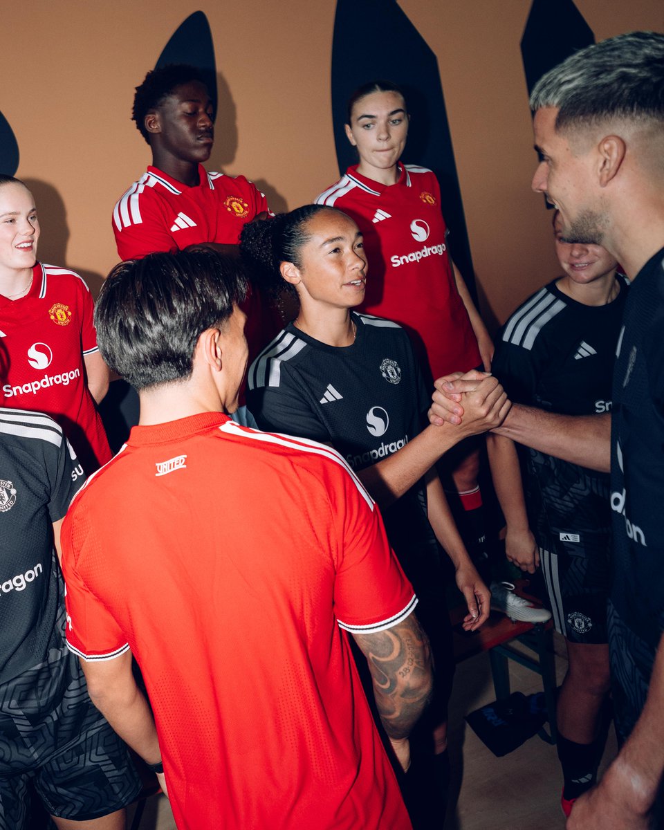 ManUtd's tweet photo. Looking good, Reds 👌