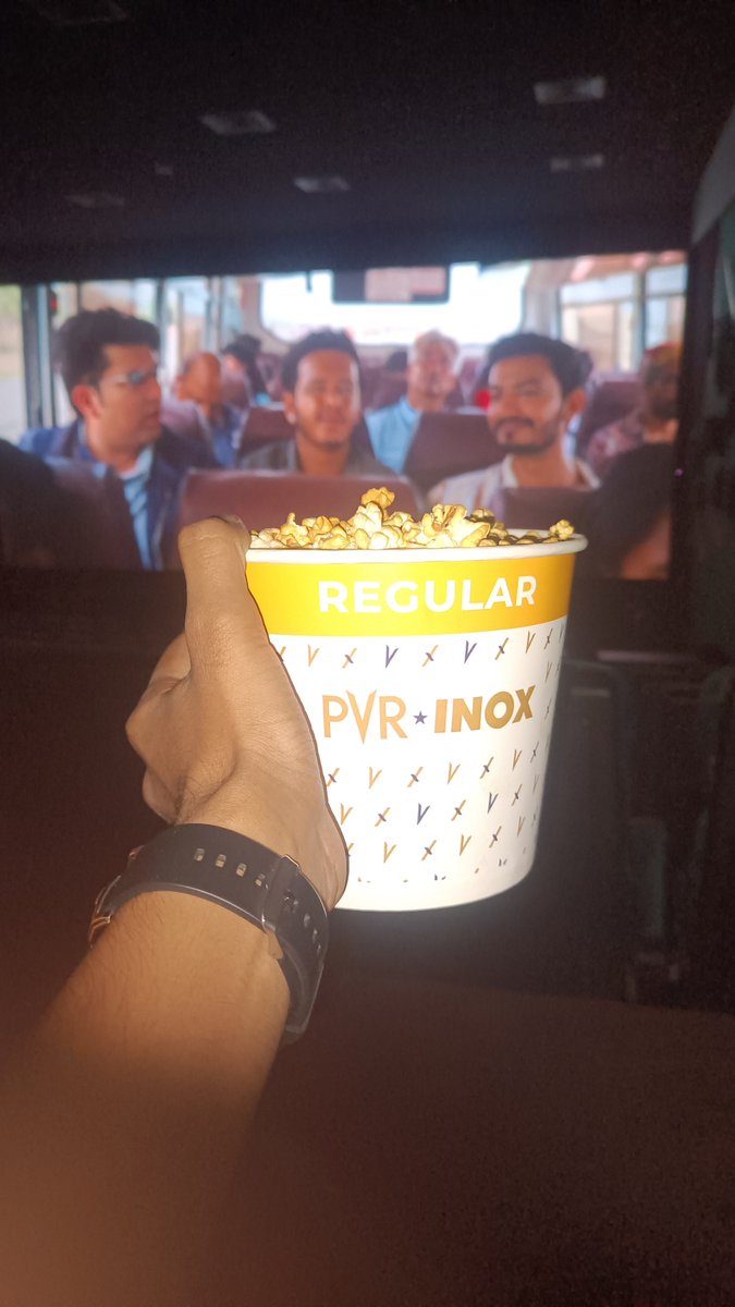 realrajpatel's tweet photo. Surti Banko in Theater 💀🔥

🎬 Watching Mitrata 🍿

📍 Location : Deepkamal Mall, Sarthana, Surat

#surtibanko #surat #theater #gujarati #mitrata https://t.co/2B8zXRYUF1