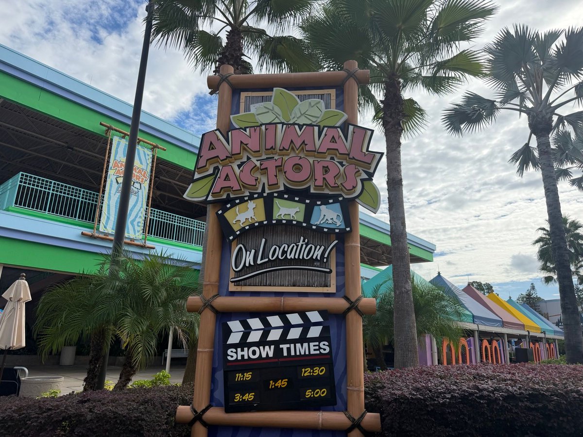 insideuniversal's tweet photo. Just about a month left to enjoy Animal Actors On Location until it closes permanently on November 3. @UniversalORL https://t.co/NPcrDlHfcQ