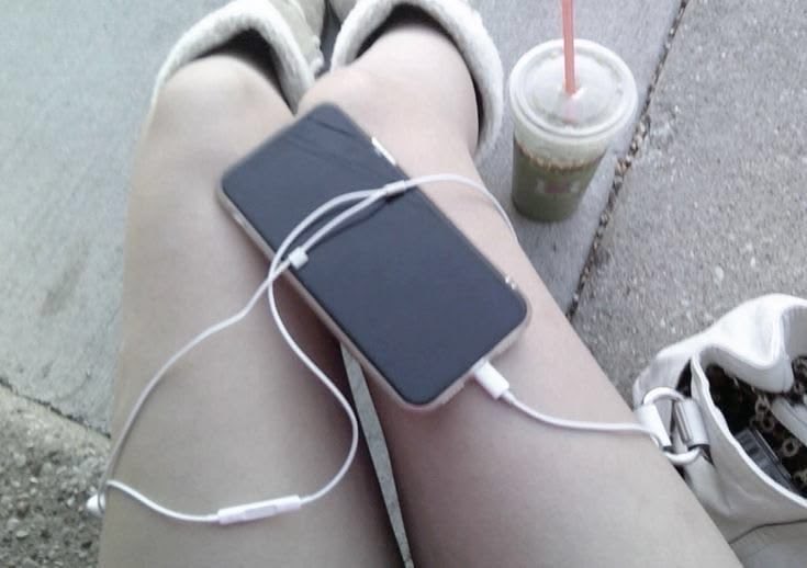 linasheaven's tweet photo. 🎶 | стоит ли покупать оригинальные проводные наушники эппл или рандомные тоже могут быть не хуже? я хз где ориг найти https://t.co/X01fMcnO4b