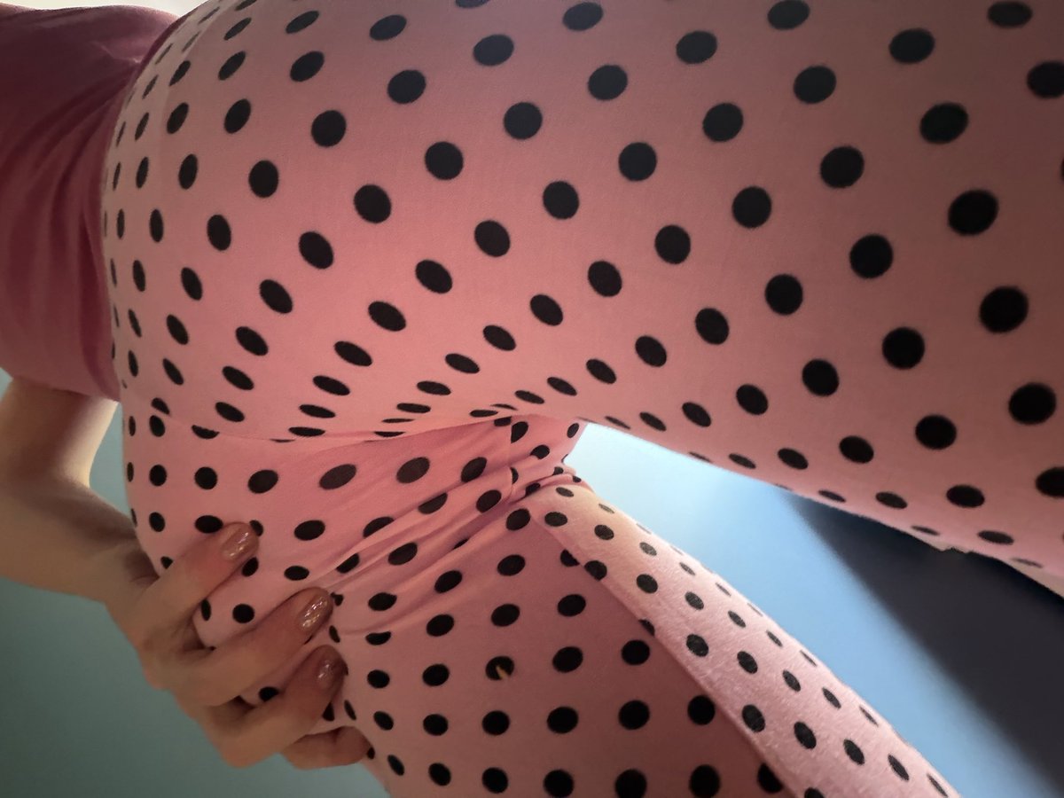 dutifuldolly's tweet photo. my little butt is just begging to be groped by sickos and perverts.. 💕 https://t.co/WAspGGHftN
