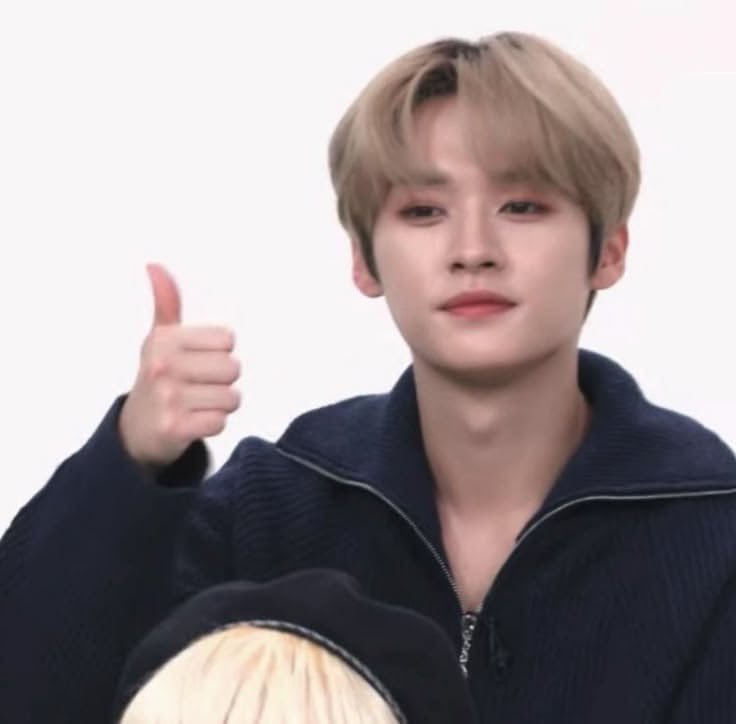 Kitten_1025__'s tweet photo. 흑발하기 전에 이 머리 한번만 더 해주길……🙏🏻
저 진짜 간절해요 https://t.co/LMuemGp9IM