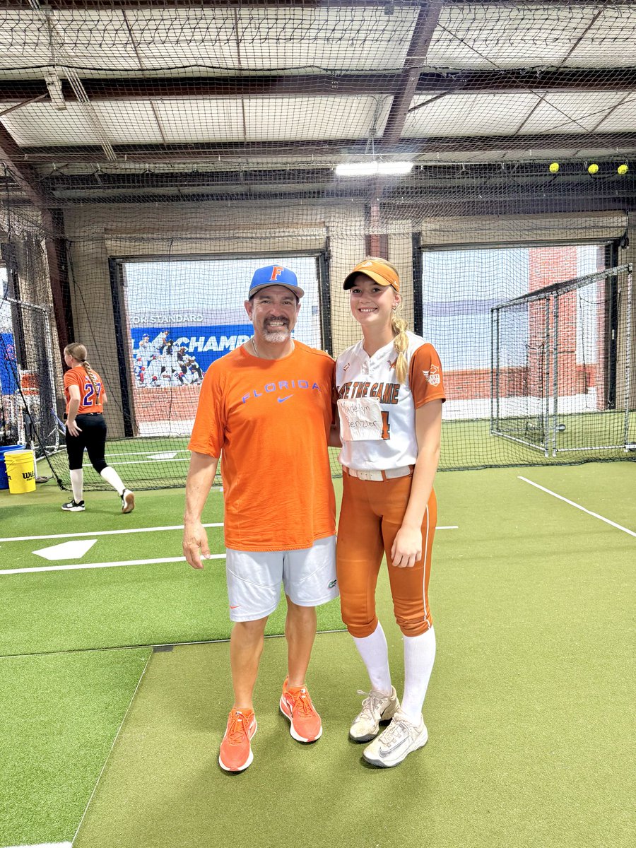 madelyn_benzler's tweet photo. Thank you florida for the great camp! I had a lot of fun learning and getting to know all the coaches and amazing players. Go Gators!!!🐊 https://t.co/0Z3tRVQFjP