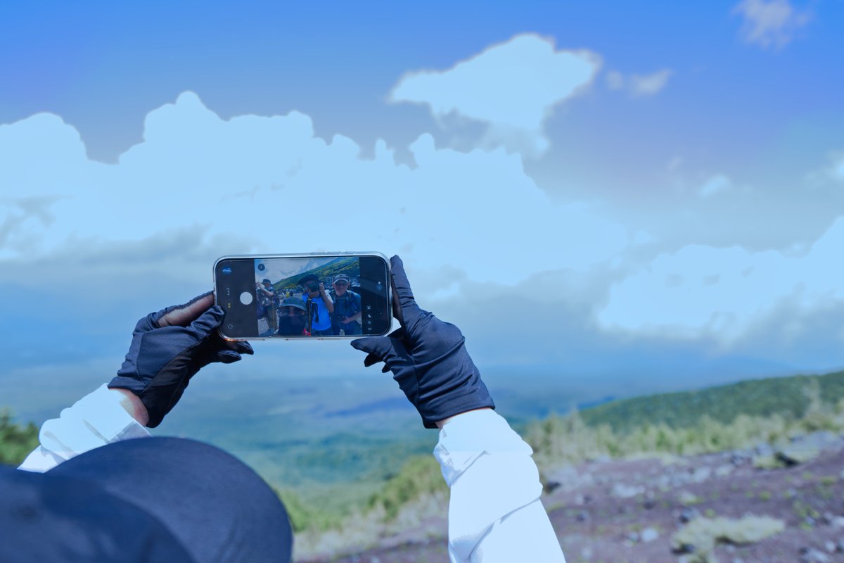 oqyu09's tweet photo. 富士山に仲間と登りました

それはそれは、スマホでも
いい山の風景が撮れましたとさ

どれどれどんな写真かな？

#カキナカ　＃カキナカ人物　#富士山　#自撮り https://t.co/cHH38tRk65
