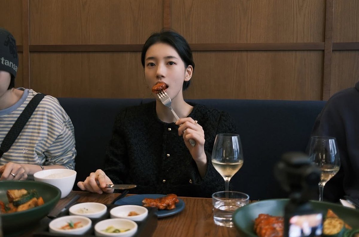 bbbbbbagi's tweet photo. 이런 여자랑 밥먹으면
밥에 집중못할자신있음.. https://t.co/3Trgwma4Ni