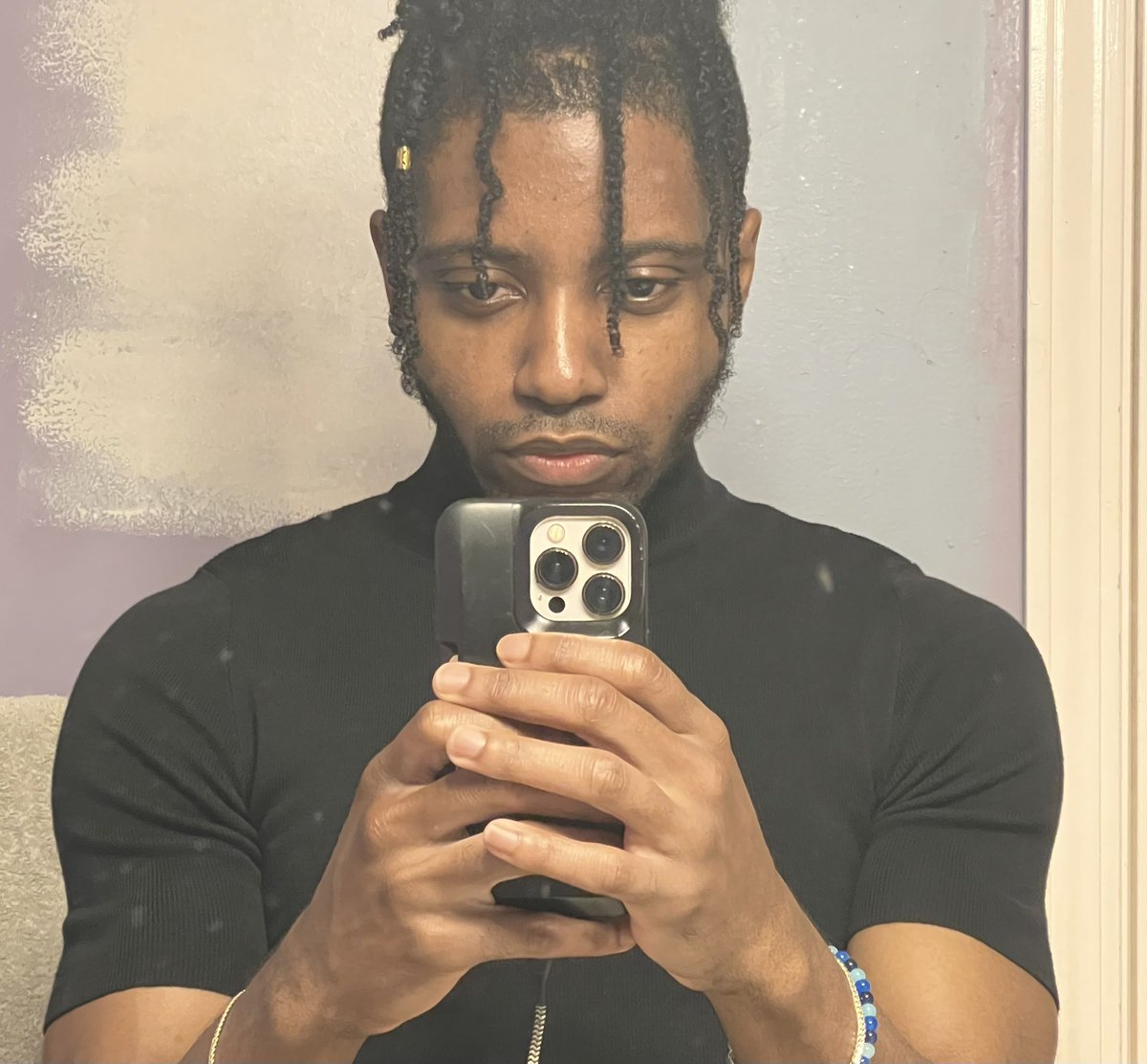 ayyKendal's tweet photo. What shape is my hairline? 😂 https://t.co/jG3gQWVfgz