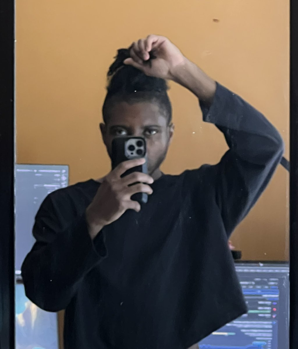 ayyKendal's tweet photo. What shape is my hairline? 😂 https://t.co/jG3gQWVfgz
