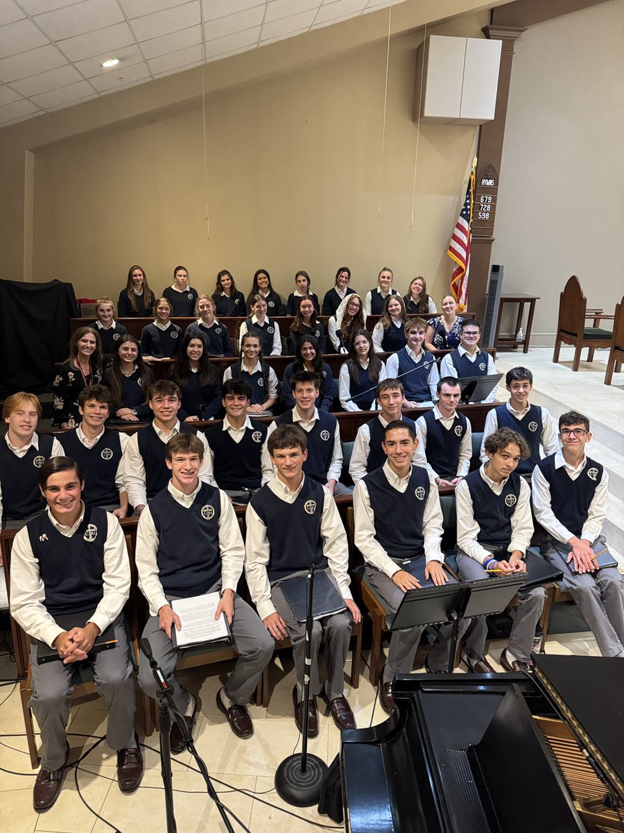 FormDisciples's tweet photo. This past Thursday over 200 students and parents attending the annual archdiocesan homeschool mass at St. Brendan the Navigator, with Bishop Konzen presiding and music proceeded by the St. John Bosco Academy! https://t.co/maok9uxNuv