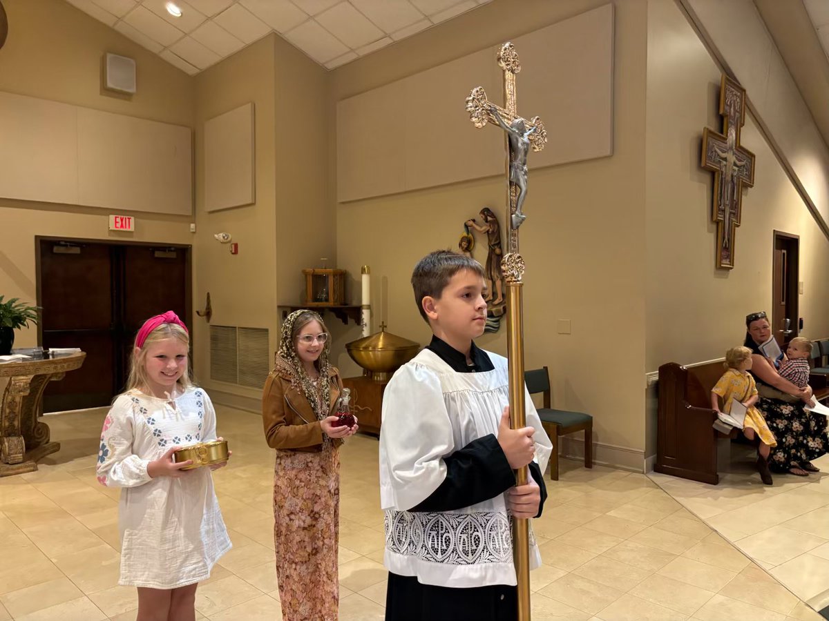 FormDisciples's tweet photo. This past Thursday over 200 students and parents attending the annual archdiocesan homeschool mass at St. Brendan the Navigator, with Bishop Konzen presiding and music proceeded by the St. John Bosco Academy! https://t.co/maok9uxNuv