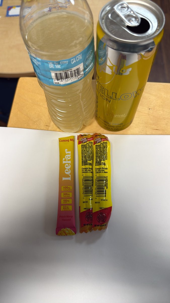 Sickeninglbs's tweet photo. Yellow type of day I guess https://t.co/9vdbkNIV0q