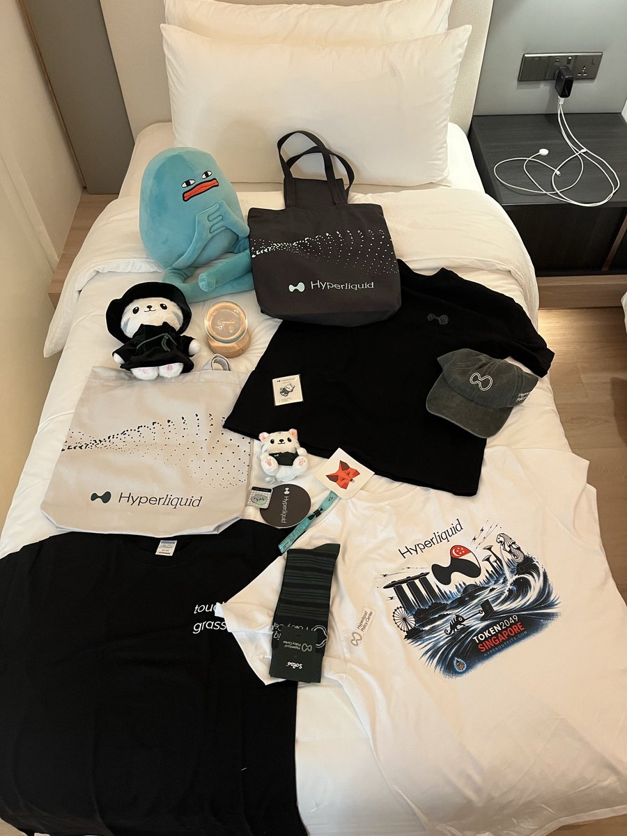 HyperOutfits_'s tweet photo. Hyperliquid in Singapore 🇸🇬 ! https://t.co/qZ8CurZ9Fk