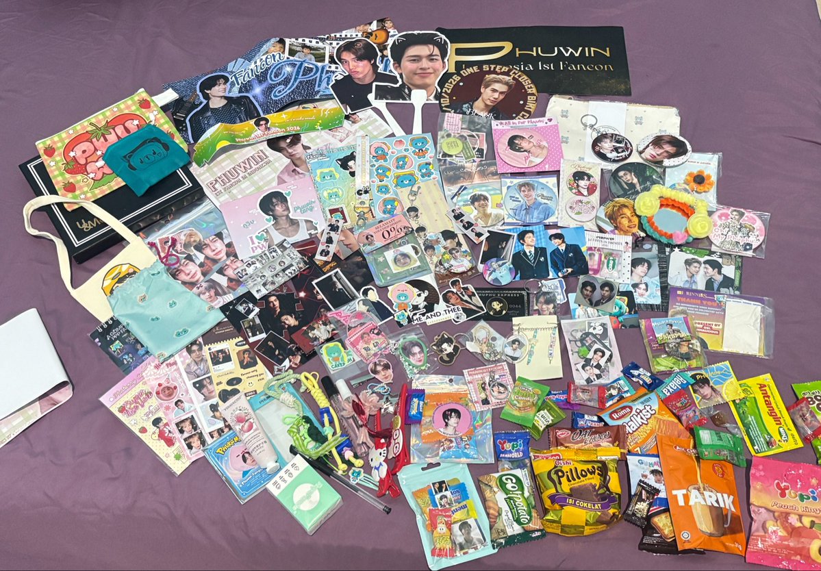 ppwwnr's tweet photo. Bunch of happiness 🥺✨

LOV BANGETTT AMA WINNIES AND NARAWIN 🫶🏻
#2026Phuwin1stFanconinIndonesia

freebies by @flowintang @awpeachyyy @CJoveraga @ppebriy @salvatrii @callmebuna @lingxqi @ini.cipaw @rachel9596_ @viavalova @maduphuwinnn @oxtellaaaaa @phuwnarara @everyoneloveppw https://t.co/Vd33aA3gWQ