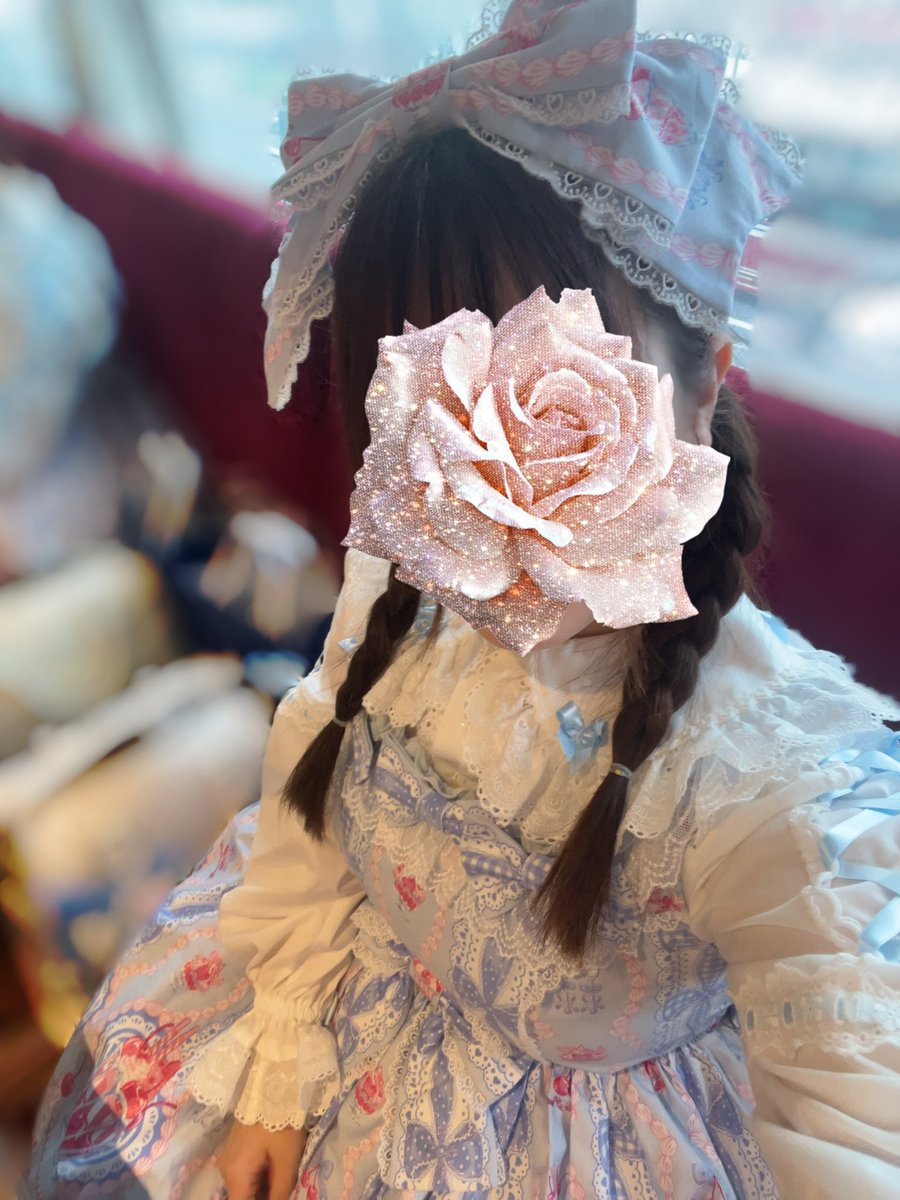 samaomedeto's tweet photo. 昨日はゴスロリマーケットお疲れ様でした、お目当ての出店者さん欠席なのと友人と約束あったので早めに退散してニナス行ったりしてました☕️

スワロウテイルさんのスコーンと紅茶、微睡さんのスコーン、kuro to iroさんのネクタイを購入
お洋服はプリティのパフェテリアでした🐰 https://t.co/cHxNIoyoJa