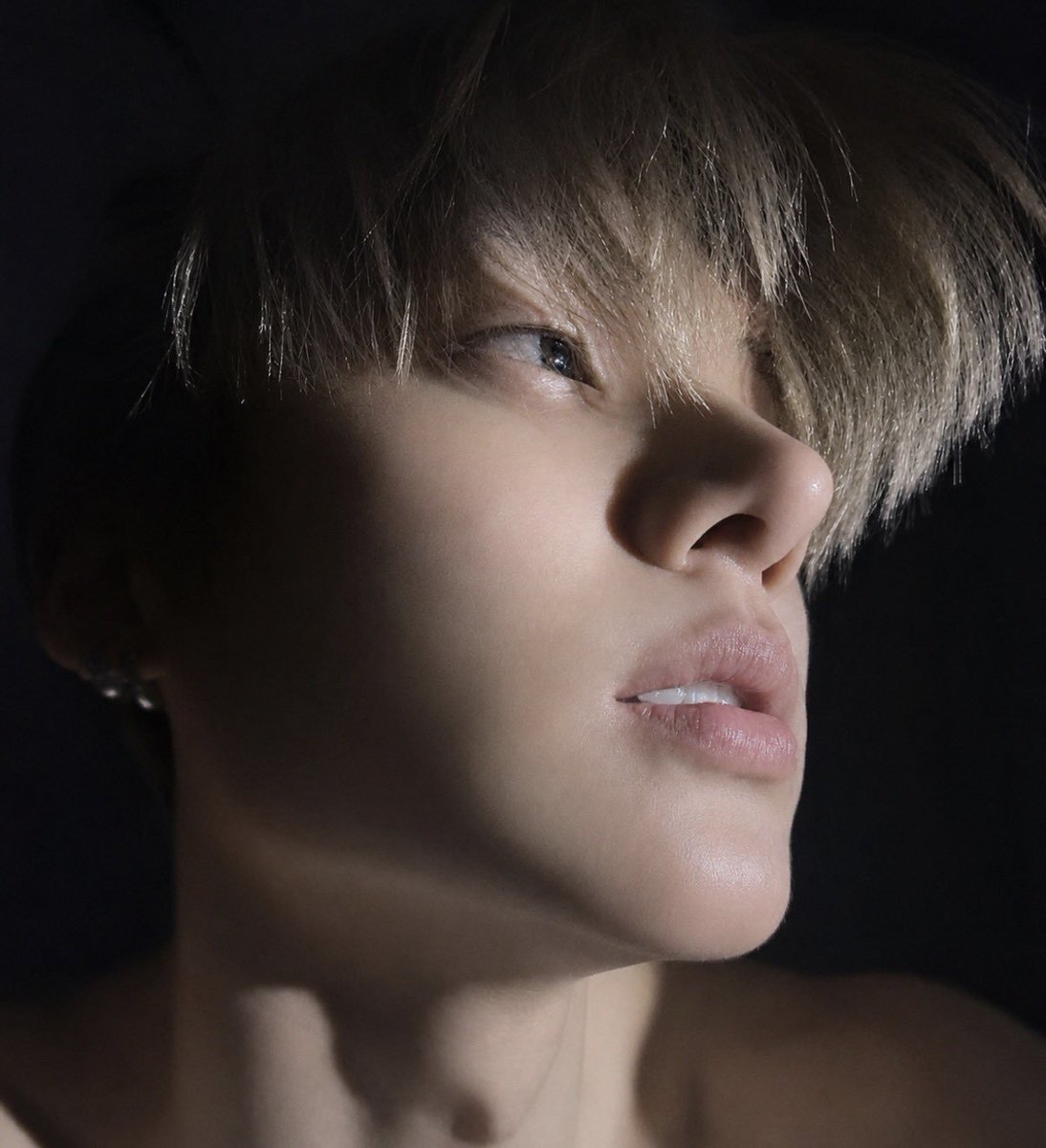 eclairswon's tweet photo. so what do we call this genre of sangwon selcas...? https://t.co/jNQPbxzlPS