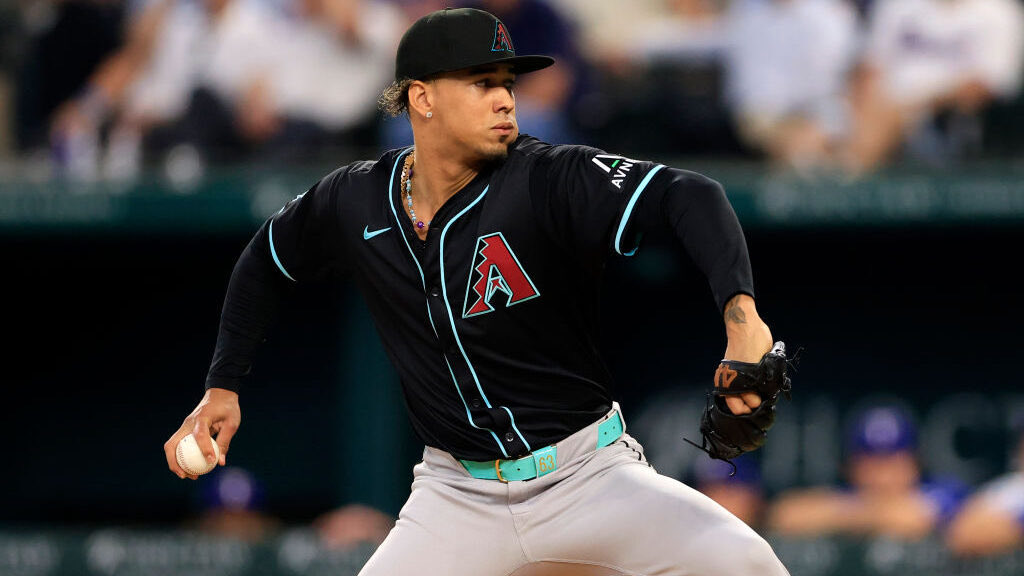 ParagonDBacks's tweet photo. So does anyone have any further debates on the best reliever in the world? https://t.co/ezl5EfjMuV