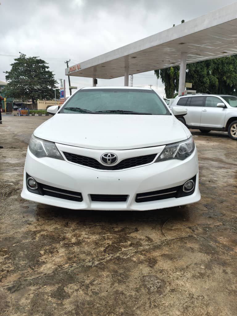 hillsdavid04's tweet photo. 📣QUICK SALES‼️
FRESH ENTRY
Foreign used TOYOTA CAMRY 
Sports edition
2014
Thumbstart
Moonroof
4plug Entry
Duty well paid
Location mainland Lagos
Price 11.3m
Commission 300k
Good deal‼️
Hurry up before you hear sold out ooo https://t.co/75CvAUk2f2