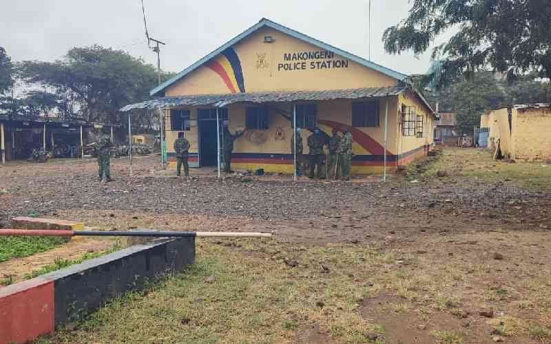 Floyd_Mhlophe's tweet photo. @ChrisExcel102 They will report you at their police station 😭😭 https://t.co/IvDt5gGCLE