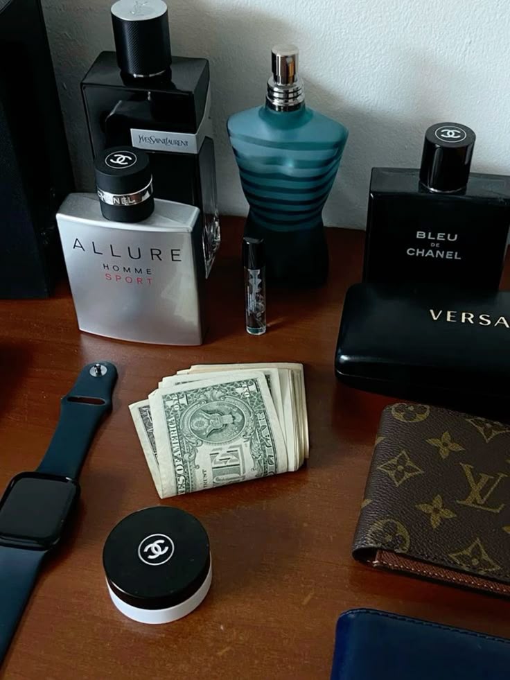 MensFashionGeek's tweet photo. Your favourite fragrance for this season? https://t.co/OoQJXIJiVp