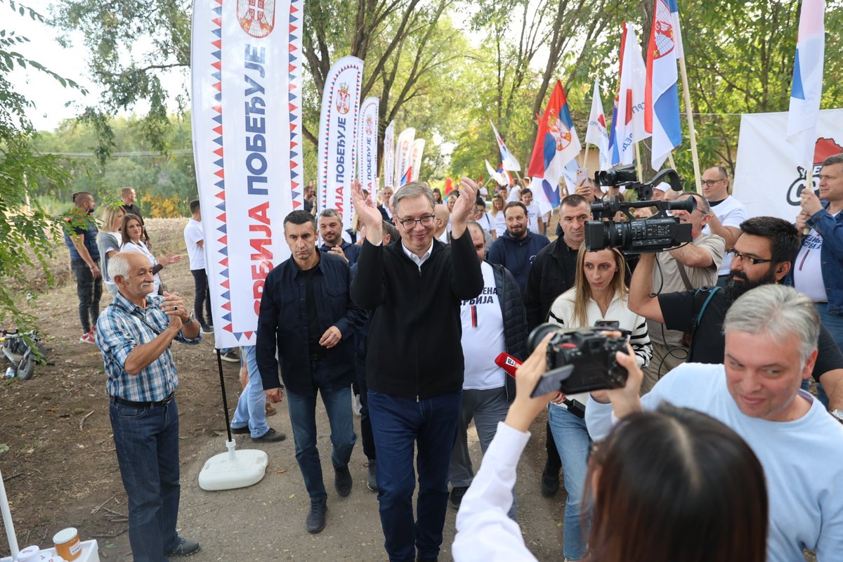 sns_srbija's tweet photo. Носилац листе "Александар Вучић - Уједињена Србија" Александар Вучић @avucic поручио је да ће та листа победити на изборима ако стране службе нешто не измисле, као и да је политичким противницима све јасније да ће изгубити изборе.
https://t.co/kfkW2gHOA7 https://t.co/hJRnoMQz8q