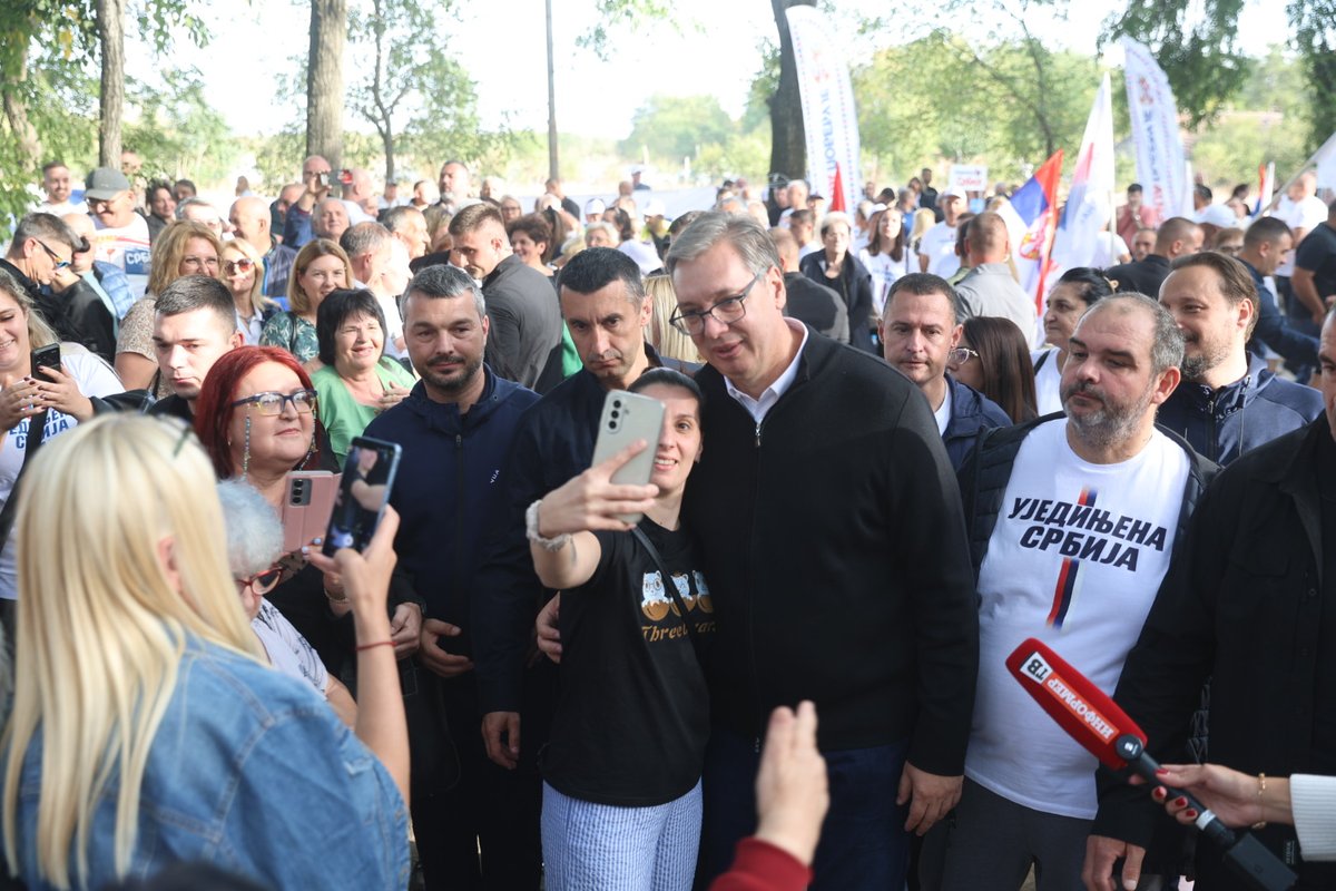 sns_srbija's tweet photo. Носилац листе "Александар Вучић - Уједињена Србија" Александар Вучић @avucic поручио је да ће та листа победити на изборима ако стране службе нешто не измисле, као и да је политичким противницима све јасније да ће изгубити изборе.
https://t.co/kfkW2gHOA7 https://t.co/hJRnoMQz8q
