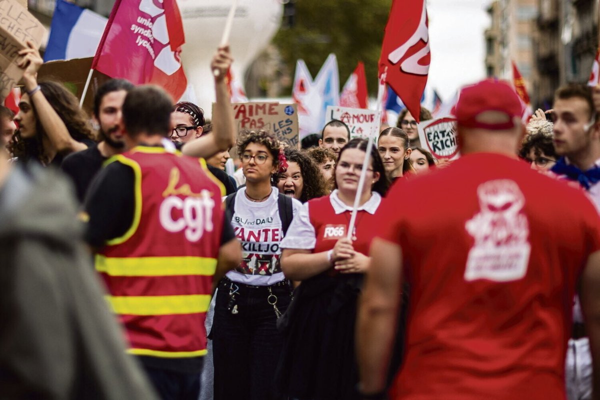 humanite_fr's tweet photo. La CFDT, la CGT, FO, l’Unsa et la FSU appellent à la grève le 5 novembre « pour les salaires, les services publics, l’emploi et l’industrie »

➡️ https://t.co/lOqmLtrFFT https://t.co/OQtlh0KlkN