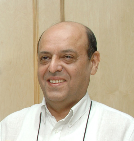 AbhishBanerj's tweet photo. This is former CEC Navin Chawla

He was one of the main enforcers of Indira Gandhi's Emergency.

After Emergency, the Shah Commission said he is

"unfit to hold any public office which demands an attitude of fair play"

This man was made Chief Election Commissioner in UPA era https://t.co/zCVQ7eAWRM
